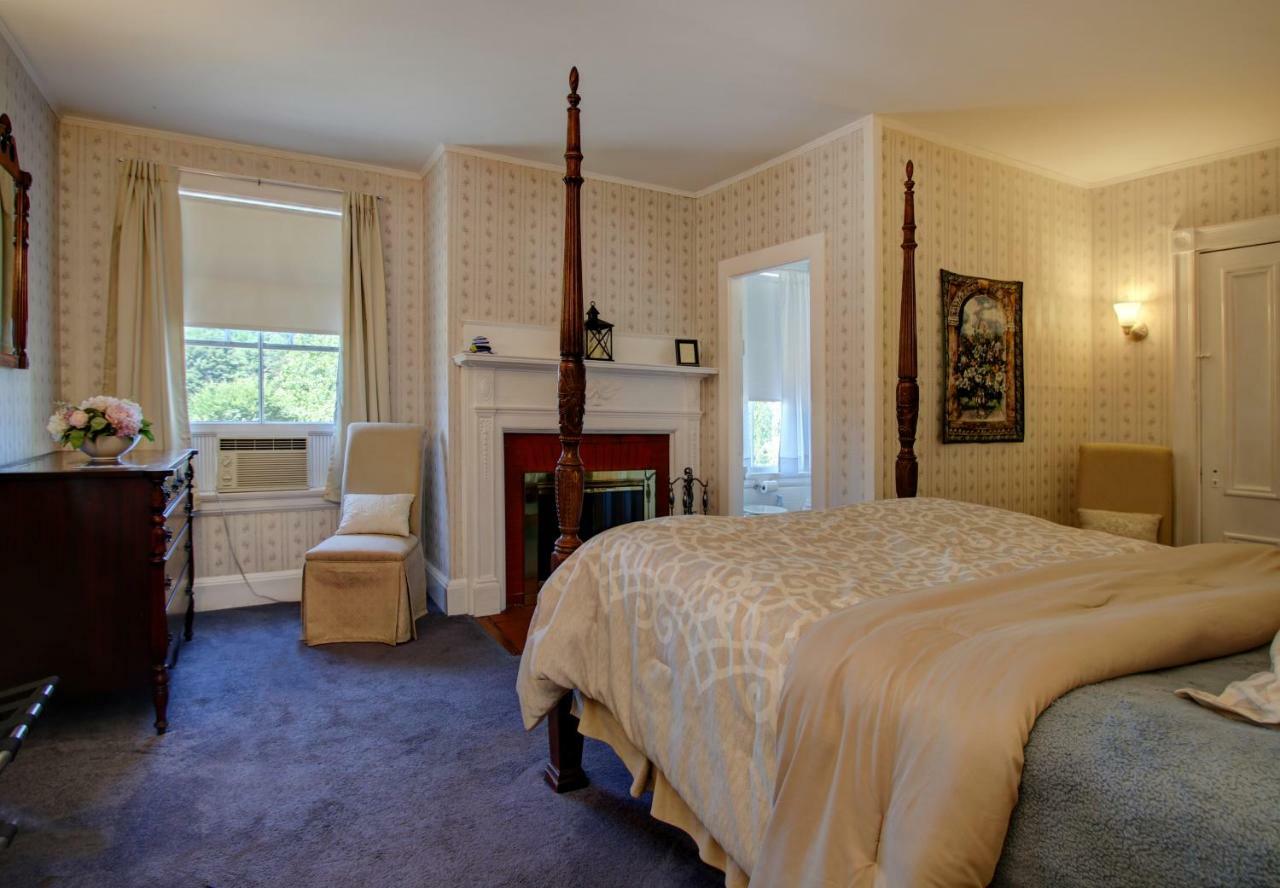 Old Corner Inn Manchester-by-The-Sea Екстериор снимка